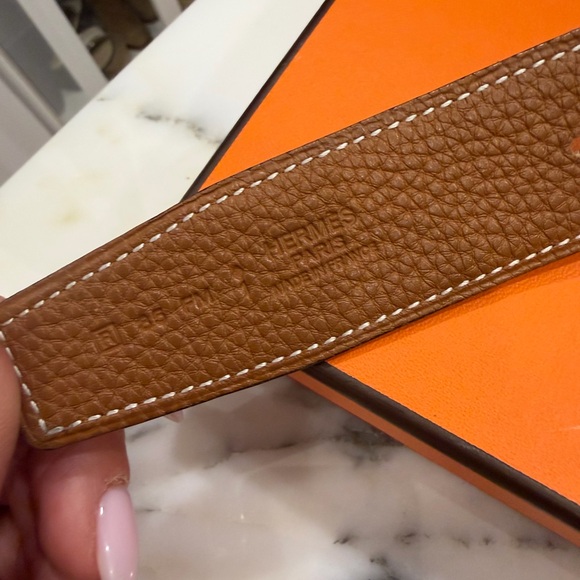 Hermès-Style Women’s Reversible Leather Belt with Paladium H Buckle - Black/Tan